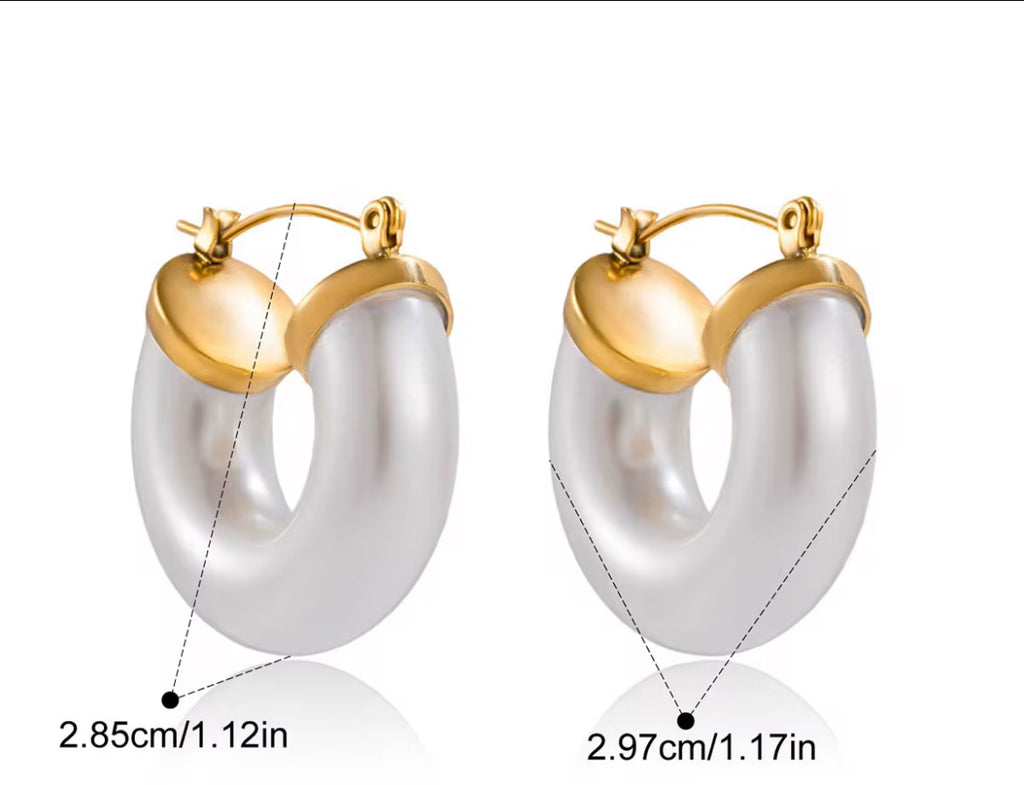 Elegant Classic 18K Gold Plated Chunky Thread Horseshoe Hoop Earrings with White Resin Pearl