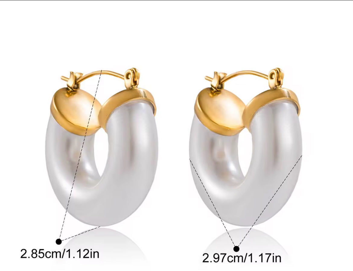Elegant Classic 18K Gold Plated Chunky Thread Horseshoe Hoop Earrings with White Resin Pearl