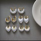 Elegant Classic 18K Gold Plated Chunky Thread Horseshoe Hoop Earrings with White Resin Pearl